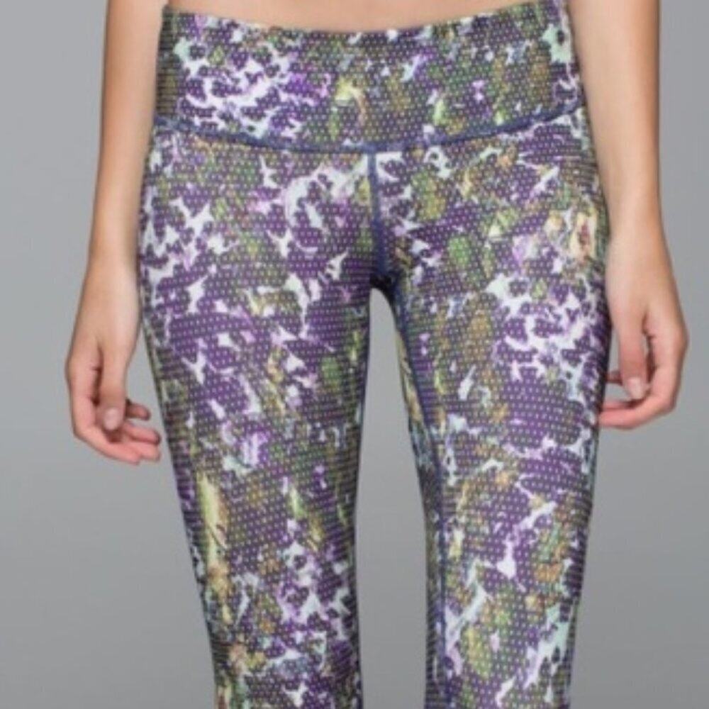 Lululemon Dotted Capri Luxtreme Fabric Like New!!